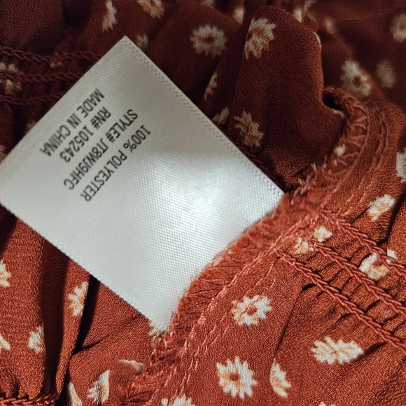 Francesca's collection, floral top long-sleeved, size medium nwt - Picture 2 of 8